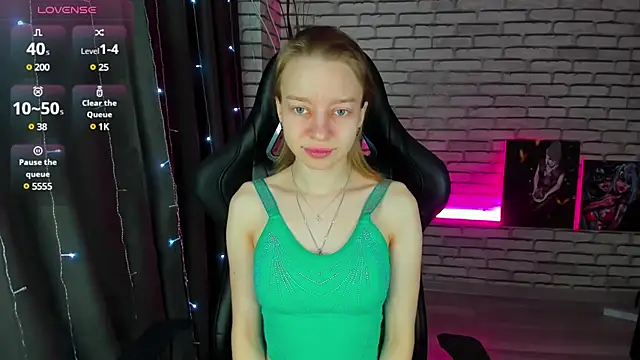 Snapshot of Michelle_Blond chatting on January 9, 2025, 7:10 am Michelle Blond online show from January 9, 2025, 7:10 am