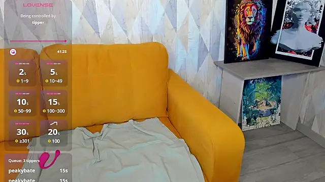 Snapshot of Michelle_Blond chatting on February 10, 2025, 1:11 pm Michelle Blond online show from February 10, 2025, 1:11 pm