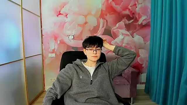 Snapshot of EmiliaYours chatting on December 2, 2024, 7:36 am EmiliaYours online show from December 2, 2024, 7:36 am