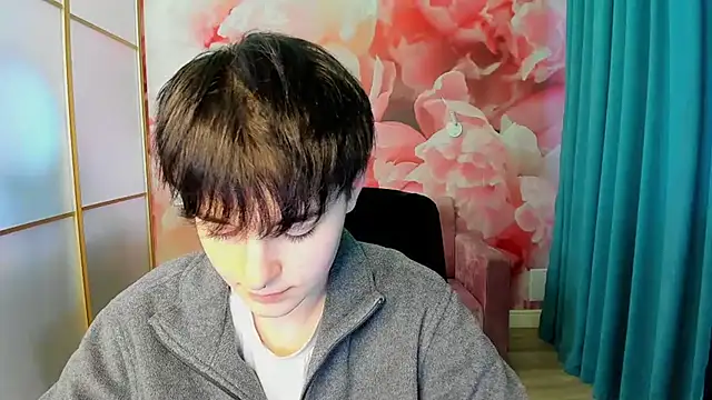 Snapshot of EmiliaYours chatting on December 2, 2024, 10:39 am EmiliaYours online show from December 2, 2024, 10:39 am