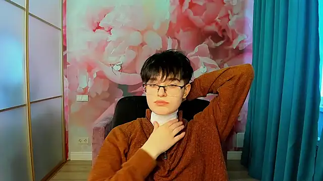 Snapshot of EmiliaYours chatting on December 3, 2024, 10:17 am EmiliaYours online show from December 3, 2024, 10:17 am