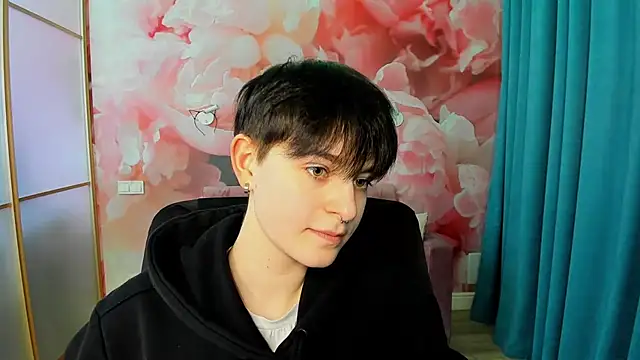 Snapshot of EmiliaYours chatting on December 6, 2024, 3:22 pm EmiliaYours online show from December 6, 2024, 3:22 pm