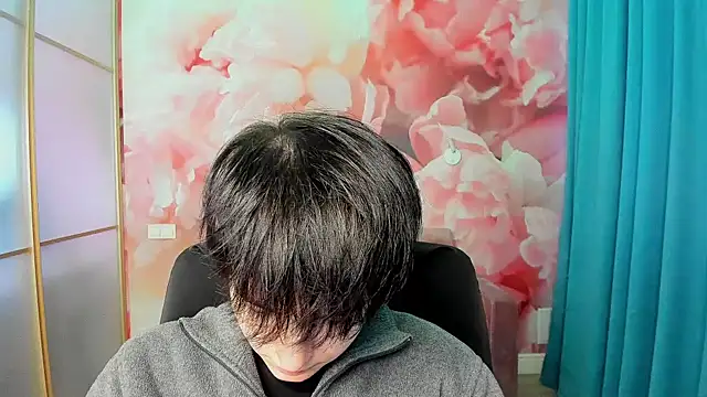 Snapshot of EmiliaYours chatting on December 8, 2024, 6:43 am EmiliaYours online show from December 8, 2024, 6:43 am