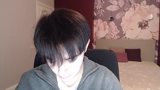 Snapshot of EmiliaYours chatting on December 17, 2024, 6:56 am EmiliaYours online show from December 17, 2024, 6:56 am