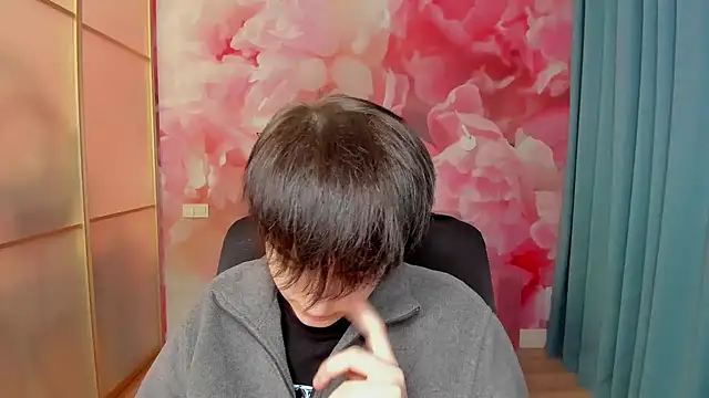 Snapshot of EmiliaYours chatting on December 22, 2024, 6:28 am EmiliaYours online show from December 22, 2024, 6:28 am