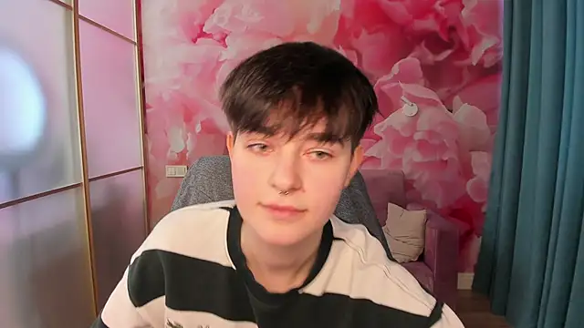 Snapshot of EmiliaYours chatting on December 27, 2024, 9:50 am EmiliaYours online show from December 27, 2024, 9:50 am