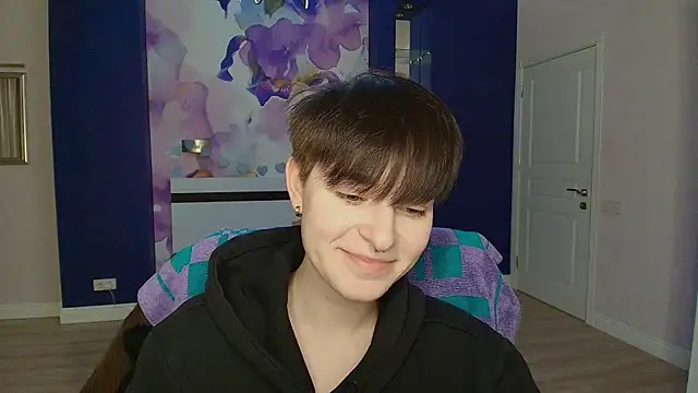 Snapshot of EmiliaYours chatting on January 13, 2025, 5:02 pm EmiliaYours online show from January 13, 2025, 5:02 pm