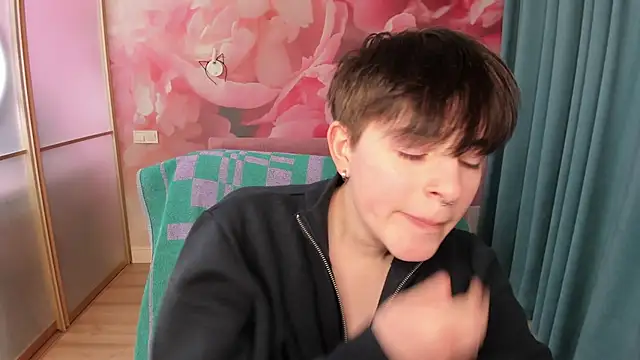 Snapshot of EmiliaYours chatting on January 17, 2025, 4:04 pm EmiliaYours online show from January 17, 2025, 4:04 pm