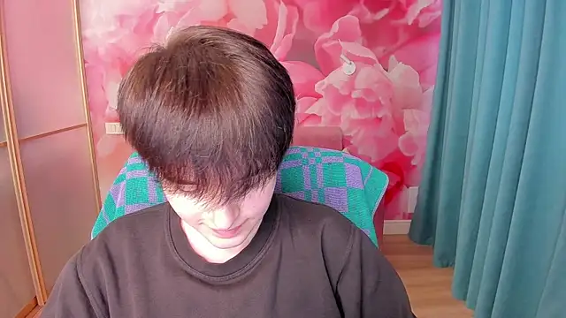 Snapshot of EmiliaYours chatting on January 24, 2025, 1:14 pm EmiliaYours online show from January 24, 2025, 1:14 pm