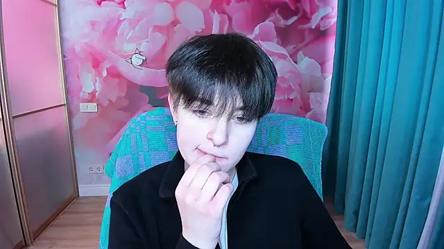 Snapshot of EmiliaYours chatting on February 2, 2025, 12:57 pm EmiliaYours online show from February 2, 2025, 12:57 pm