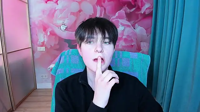 Snapshot of EmiliaYours chatting on February 2, 2025, 4:00 pm EmiliaYours online show from February 2, 2025, 4:00 pm