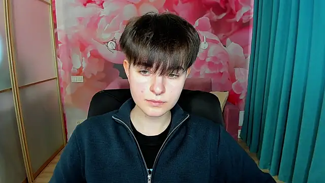 Snapshot of EmiliaYours chatting on February 21, 2025, 1:00 pm EmiliaYours online show from February 21, 2025, 1:00 pm