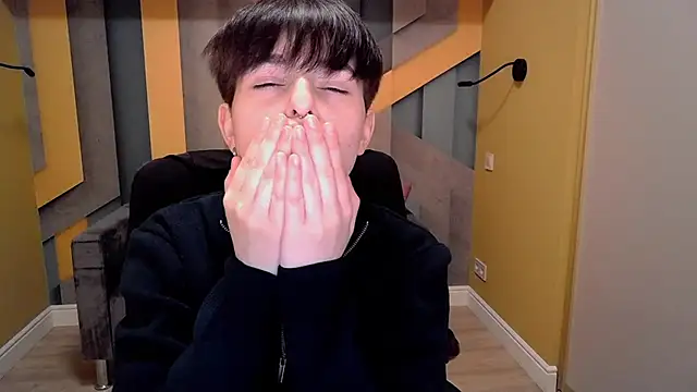 Snapshot of EmiliaYours chatting on March 3, 2025, 4:24 pm EmiliaYours online show from March 3, 2025, 4:24 pm