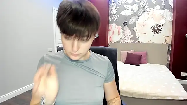 Snapshot of EmiliaYours chatting on September 12, 2025, 3:23 pm EmiliaYours online show from September 12, 2025, 3:23 pm