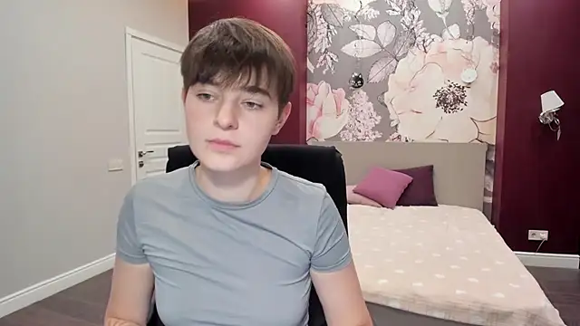 Snapshot of EmiliaYours chatting on September 19, 2025, 3:13 pm EmiliaYours online show from September 19, 2025, 3:13 pm