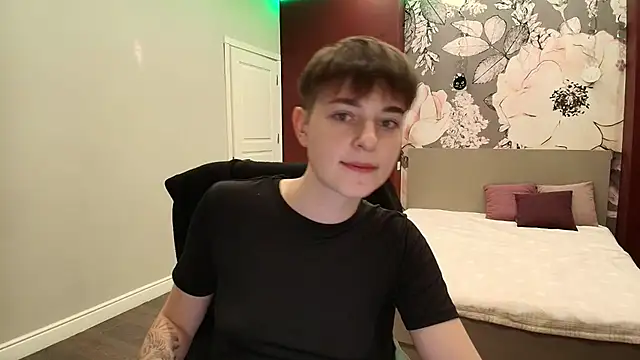 Snapshot of EmiliaYours chatting on September 29, 2025, 2:33 pm EmiliaYours online show from September 29, 2025, 2:33 pm