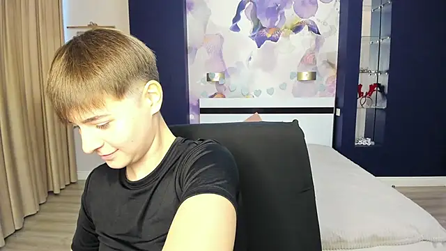 Snapshot of EmiliaYours chatting on September 30, 2025, 12:32 pm EmiliaYours online show from September 30, 2025, 12:32 pm