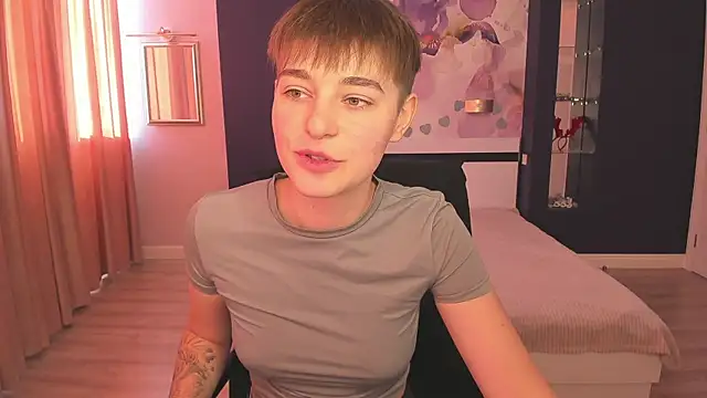 Snapshot of EmiliaYours chatting on October 3, 2025, 1:30 pm EmiliaYours online show from October 3, 2025, 1:30 pm