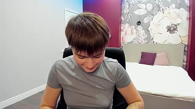 Snapshot of EmiliaYours chatting on October 10, 2025, 1:54 pm EmiliaYours online show from October 10, 2025, 1:54 pm