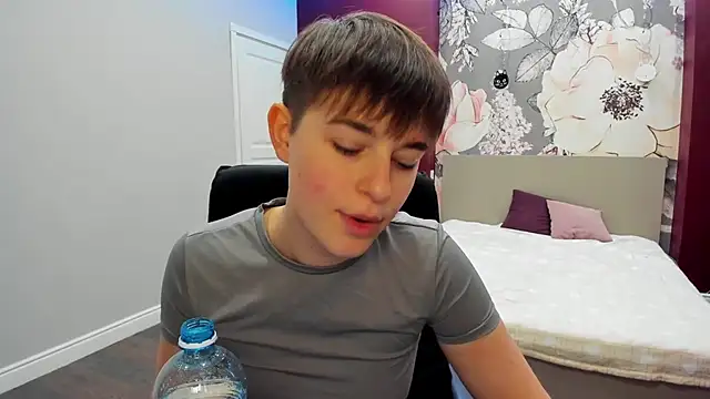 Snapshot of EmiliaYours chatting on October 11, 2025, 1:42 pm EmiliaYours online show from October 11, 2025, 1:42 pm