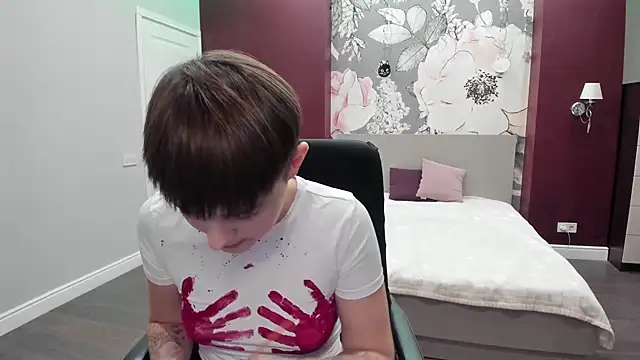 Snapshot of EmiliaYours chatting on October 31, 2025, 4:30 pm EmiliaYours online show from October 31, 2025, 4:30 pm