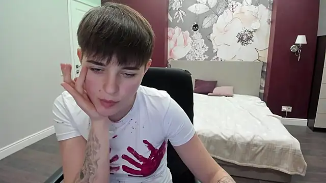 Snapshot of EmiliaYours chatting on November 3, 2025, 2:40 pm EmiliaYours online show from November 3, 2025, 2:40 pm