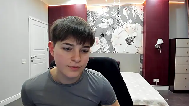 Snapshot of EmiliaYours chatting on February 3, 2026, 3:28 pm EmiliaYours online show from February 3, 2026, 3:28 pm