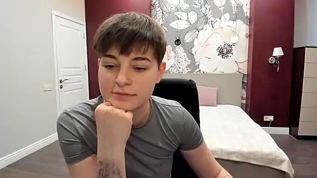 Snapshot of EmiliaYours chatting on February 6, 2026, 2:31 pm EmiliaYours online show from February 6, 2026, 2:31 pm