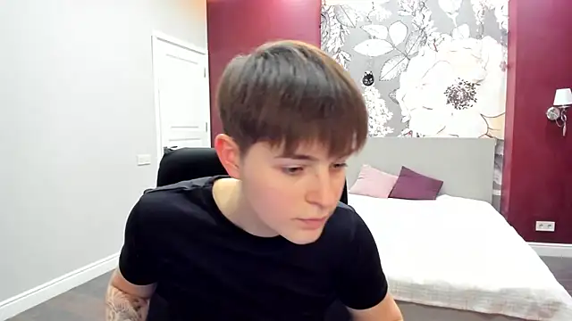 Snapshot of EmiliaYours chatting on February 9, 2026, 6:23 pm EmiliaYours online show from February 9, 2026, 6:23 pm