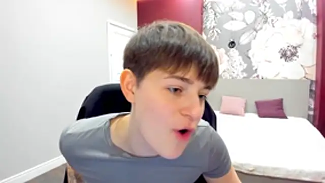 Snapshot of EmiliaYours chatting on February 14, 2026, 3:20 pm EmiliaYours online show from February 14, 2026, 3:20 pm