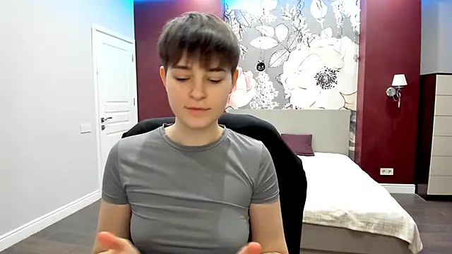 Snapshot of EmiliaYours chatting on February 17, 2026, 3:19 pm EmiliaYours online show from February 17, 2026, 3:19 pm