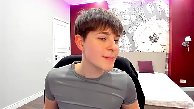 Snapshot of EmiliaYours chatting on February 20, 2026, 3:01 pm EmiliaYours online show from February 20, 2026, 3:01 pm