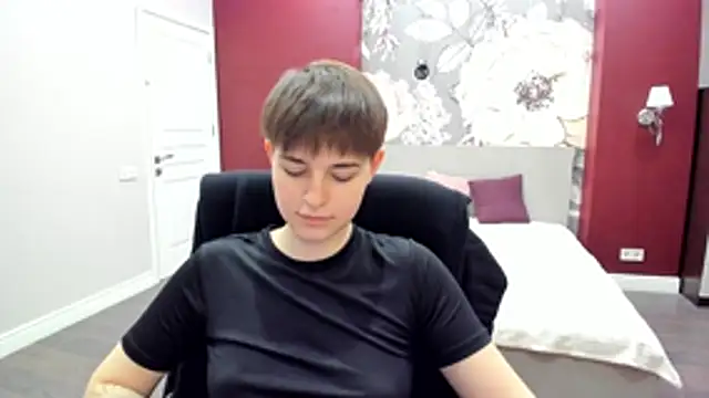 Snapshot of EmiliaYours chatting on March 9, 2026, 4:11 pm EmiliaYours online show from March 9, 2026, 4:11 pm