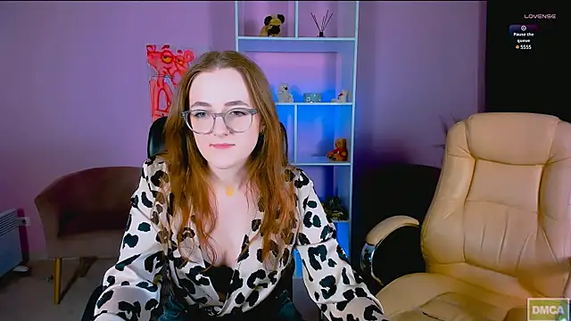 luna berryy online show from December 3, 2024, 10:29 pm