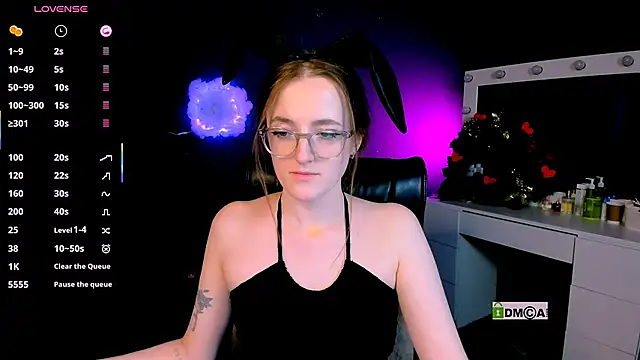 luna berryy online show from February 22, 2025, 5:44 am