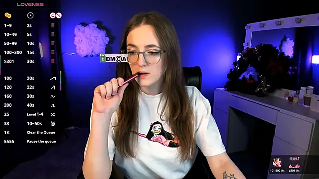 luna berryy online show from February 24, 2025, 8:14 pm