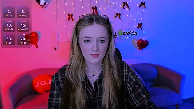 luna berryy online show from April 11, 2026, 7:18 pm