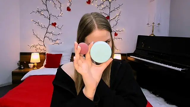 holy kitty online show from March 5, 2025, 6:12 am