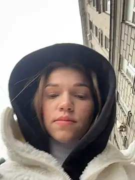 KitteCat online show from November 7, 2025, 8:47 am