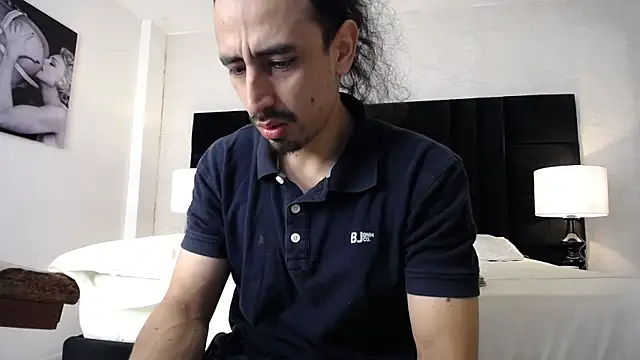 Snapshot of Sr_Magnus_ chatting on February 19, 2025, 12:44 pm Sr Magnus online show from February 19, 2025, 12:44 pm