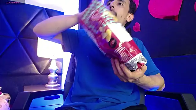 Snapshot of Sr_Magnus_ chatting on February 28, 2025, 11:47 am Sr Magnus online show from February 28, 2025, 11:47 am