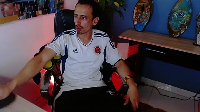 Snapshot of Sr_Magnus_ chatting on March 15, 2025, 3:40 am Sr Magnus online show from March 15, 2025, 3:40 am