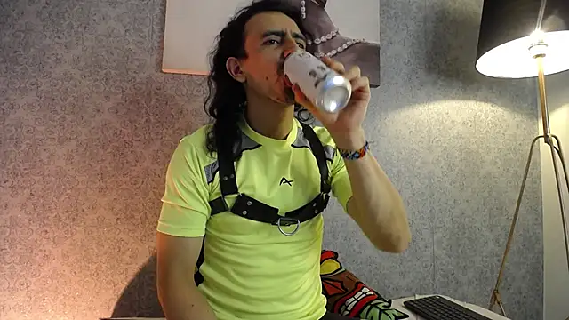 Snapshot of Sr_Magnus_ chatting on March 20, 2025, 3:56 am Sr Magnus online show from March 20, 2025, 3:56 am