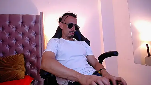 Snapshot of Sr_Magnus_ chatting on October 6, 2025, 7:17 am Sr Magnus online show from October 6, 2025, 7:17 am