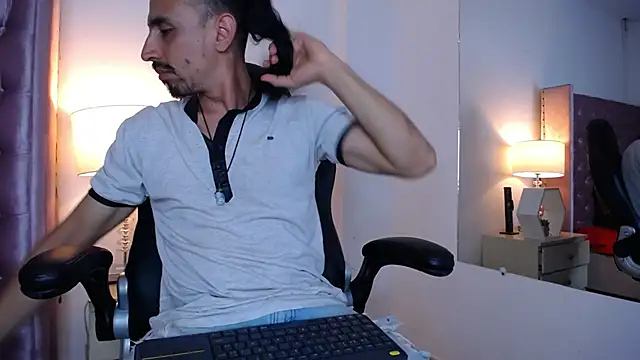 Snapshot of Sr_Magnus_ chatting on October 21, 2025, 8:04 am Sr Magnus online show from October 21, 2025, 8:04 am