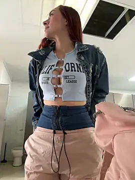 ariiel  online show from October 11, 2025, 3:43 pm