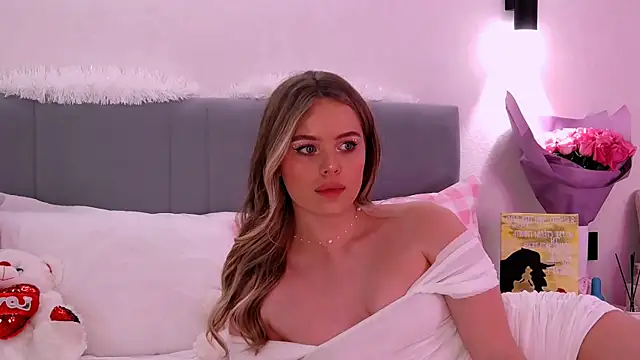 Snapshot of SIlviaBeyt chatting on March 9, 2025, 8:10 pm SIlviaBeyt online show from March 9, 2025, 8:10 pm