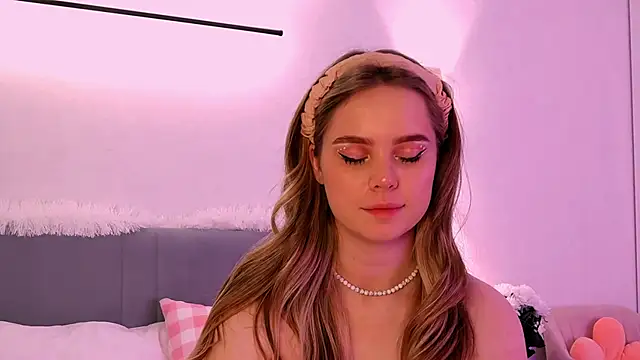 Snapshot of SIlviaBeyt chatting on March 14, 2025, 9:21 pm SIlviaBeyt online show from March 14, 2025, 9:21 pm