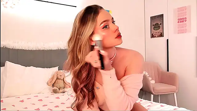 Snapshot of SIlviaBeyt chatting on September 19, 2025, 6:30 pm SIlviaBeyt online show from September 19, 2025, 6:30 pm