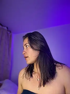 Snapshot of aurora_divine chatting on May 19, 2026, 6:58 pm aurora divine online show from May 19, 2026, 6:58 pm